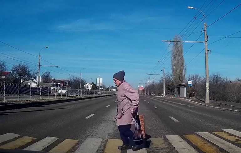 Bejaarde vrouw overleefd aanrijding op zebrapad Simferopol niet