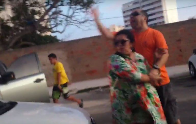 Braziliaanse schreeuwers helpen dief hun auto te stelen