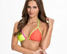 Bikini's staan Xenia Deli prima