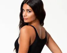 Johanna Lundback in de setjes van Nelly Lingerie