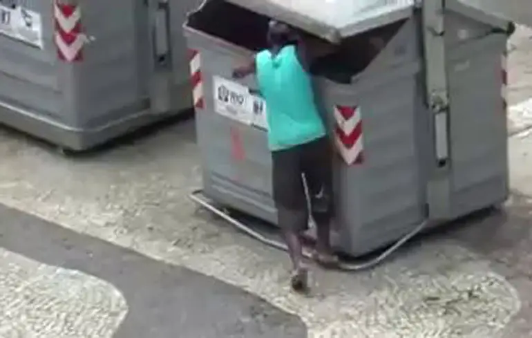 Braziliaanse zwerver heeft een zware dag