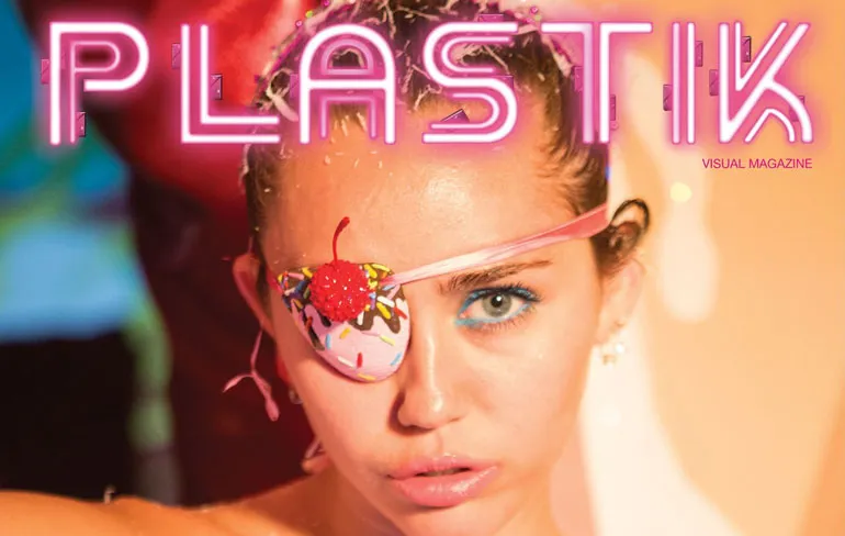 Miley Cyrus voor PLASTIK Magazine