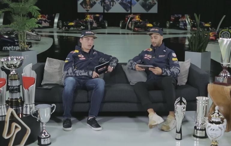 Max Verstappen en Daniel Ricciardo interviewen elkaar