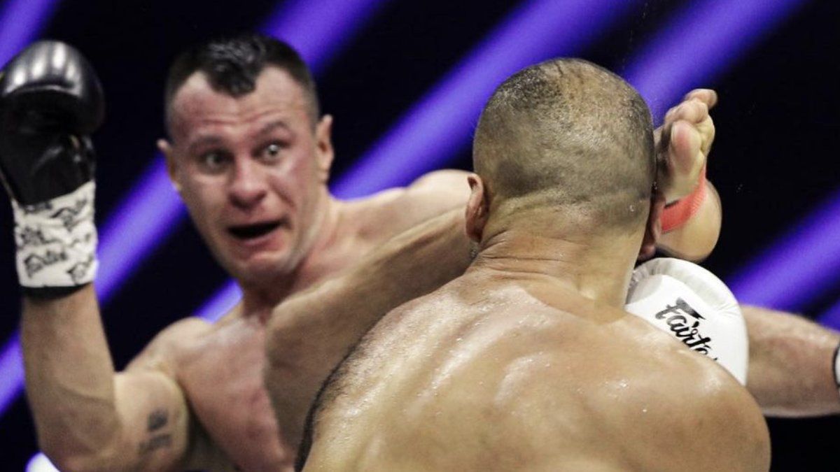 Badr Hari knock out tegen Arkadiusz Wrzosek tijdens Glory 78
