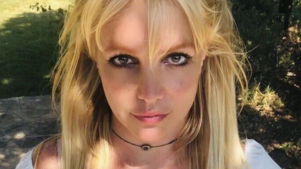 Britney Spears wil even je aandacht voor het volgende… Haar achterwerk