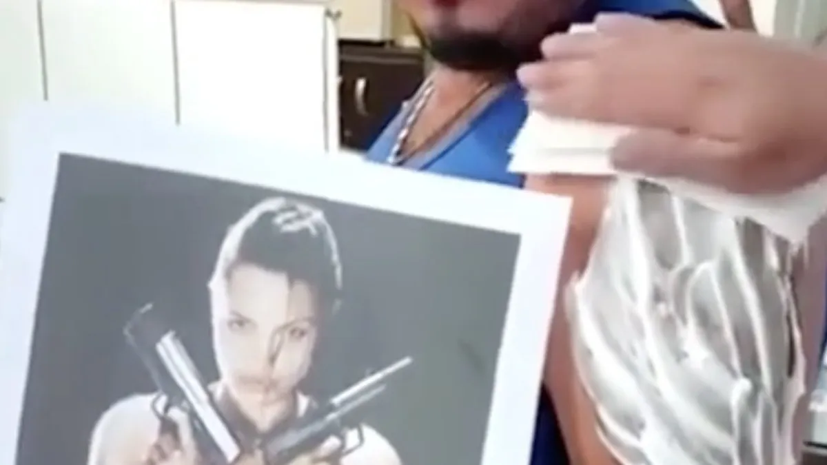 Lara Croft tattoo onthulling…