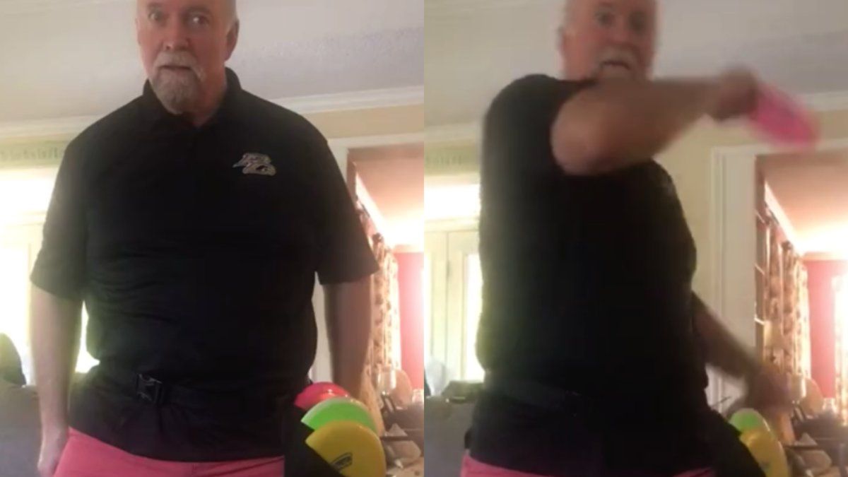 Boomer net even te trots op zijn nieuwe frisbee golf riem