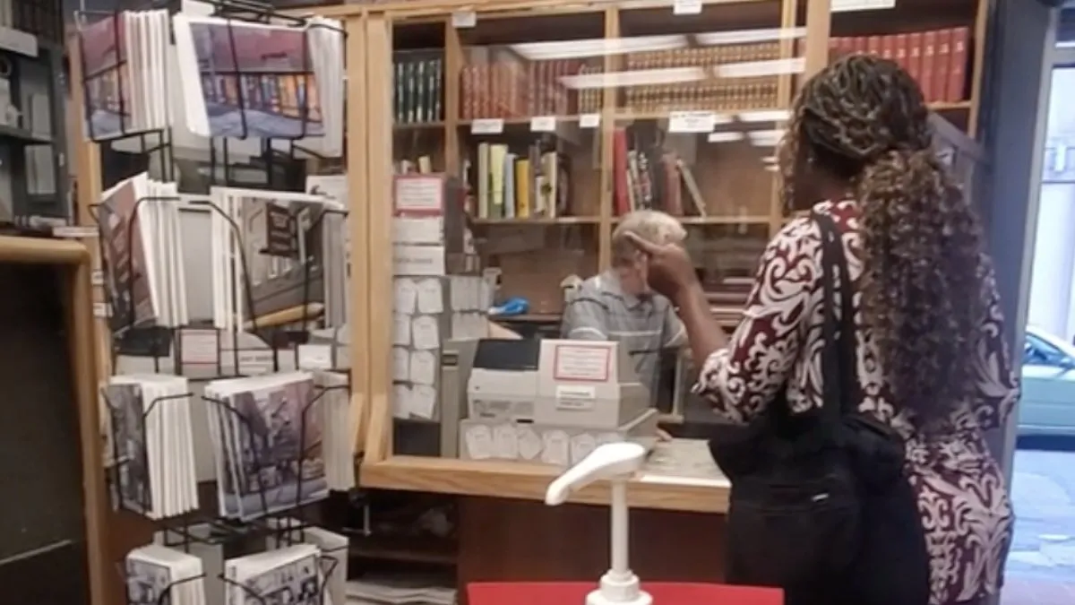 Baantje bij boekhandel toch minder ontspannen door anti masker vrouwtje