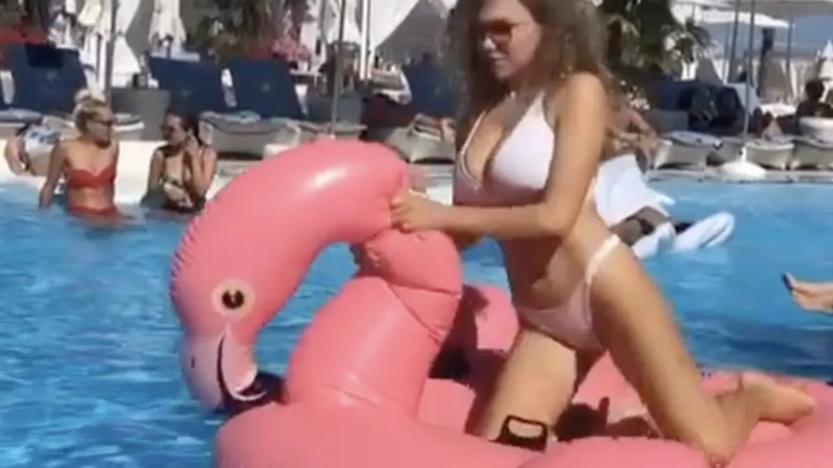 Gewoon omdat Aleksandra zo lekker voorover gaat