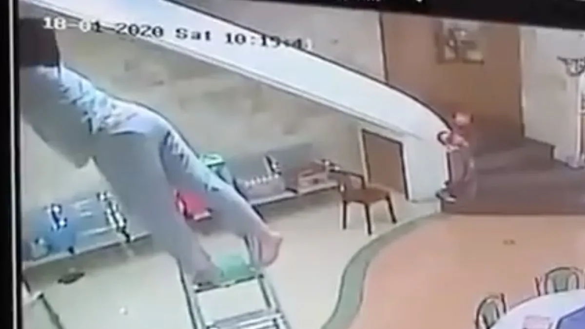 Tijdens het schoonmaken te lui om je ladder te verplaatsen