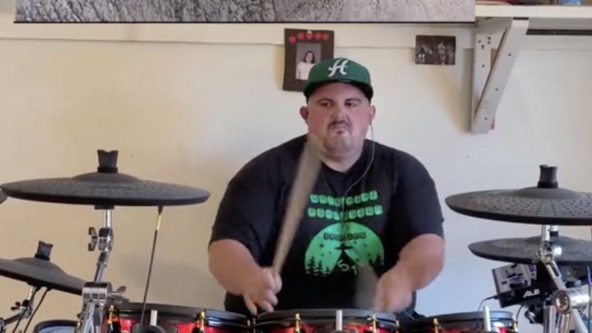 Metal drummer David Paradis kan wel wat met walrus geluiden