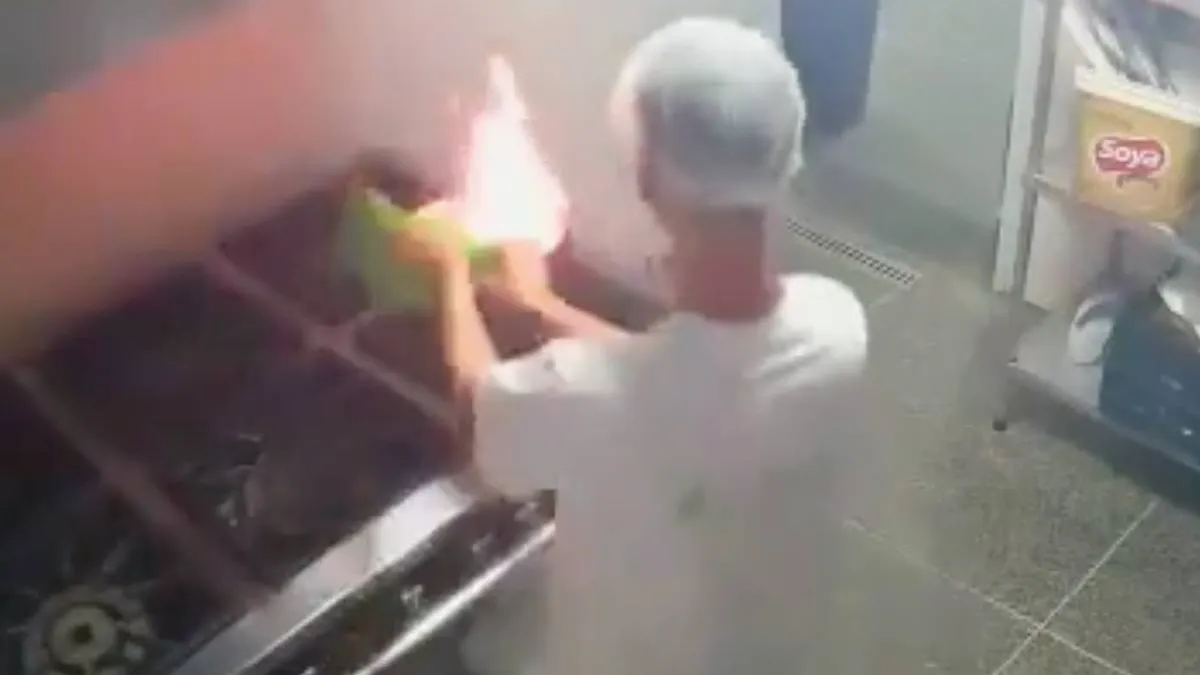 Vlam in de pan en water is nog steeds een hele slechte combinatie