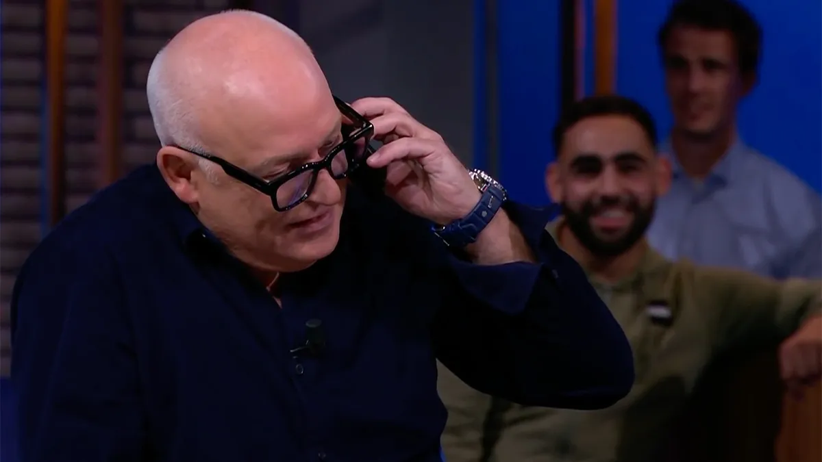 Hansie wordt gebeld door Ten Hag en Rene neemt over: "Gaat lekker he nu?"