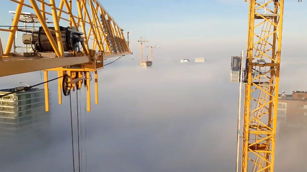 Rotterdam in the Mist: Moddervette beelden van een wereldstad in de mist