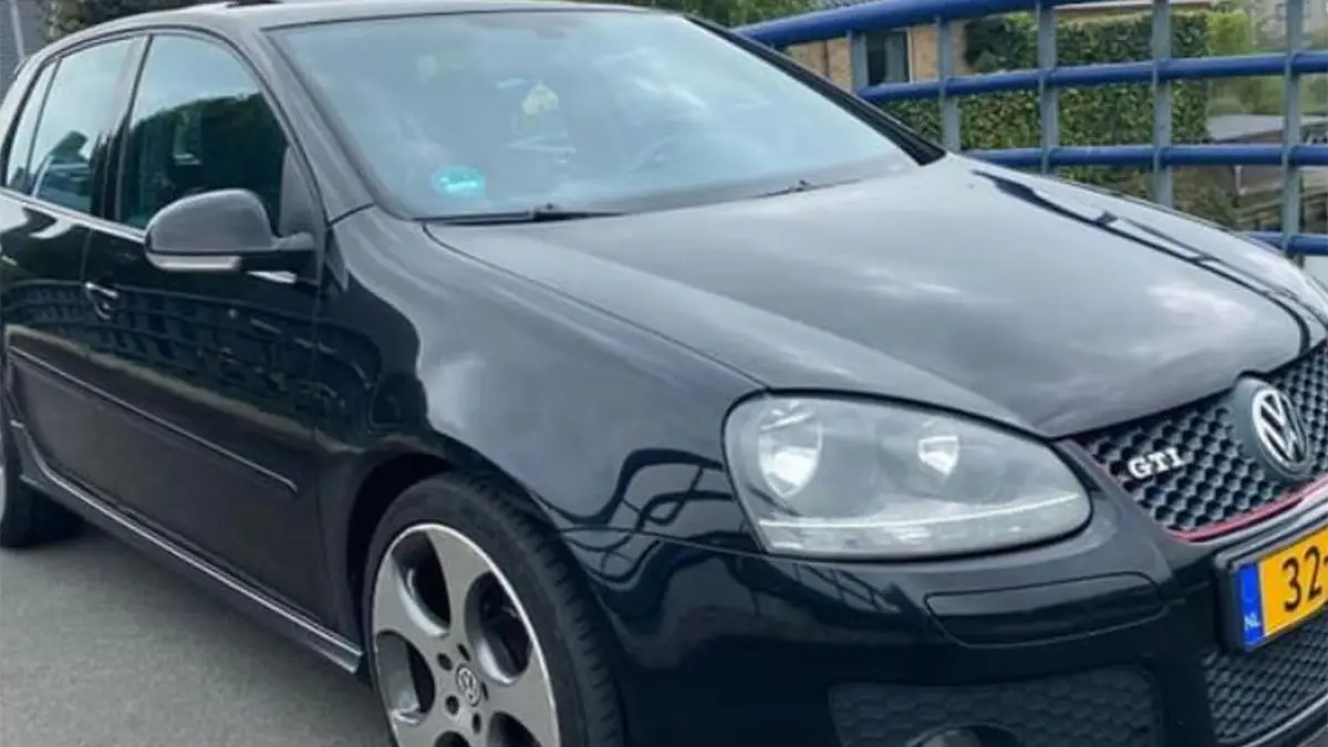 Vrouw verkoopt auto van man, omdat hij over aankoop niet overlegd heeft