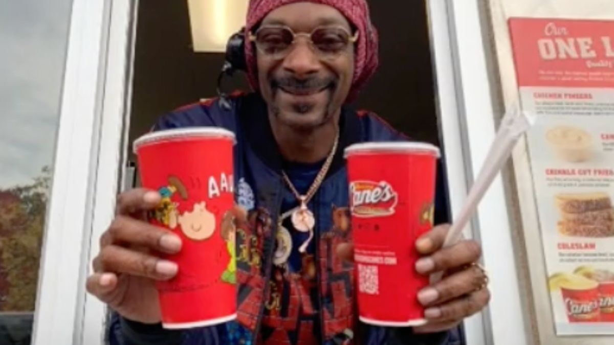 Snoop Dogg kun je blijkbaar spotten bij het afhaalloket van Raising Cane’s