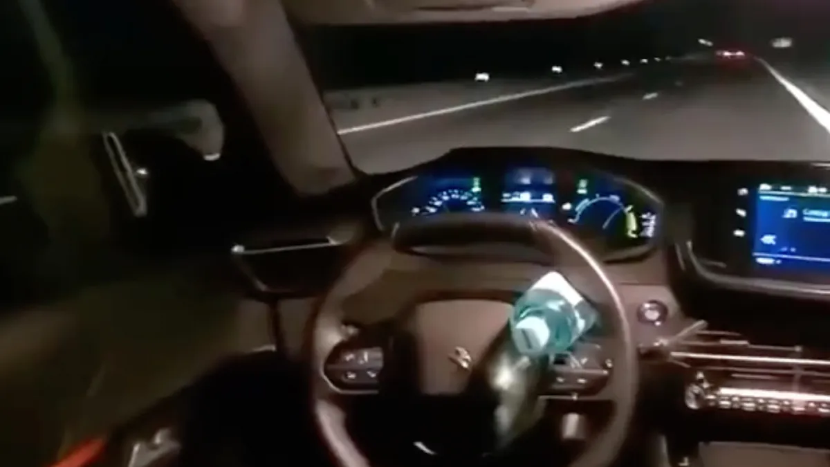 Autonoom rijdende Peugeot niet besturen met een fles water