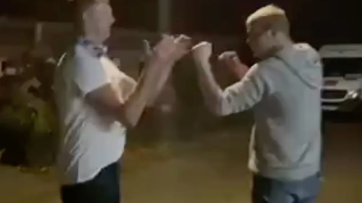 Duitser helpt gast met glazen kaak rap tegen de grond