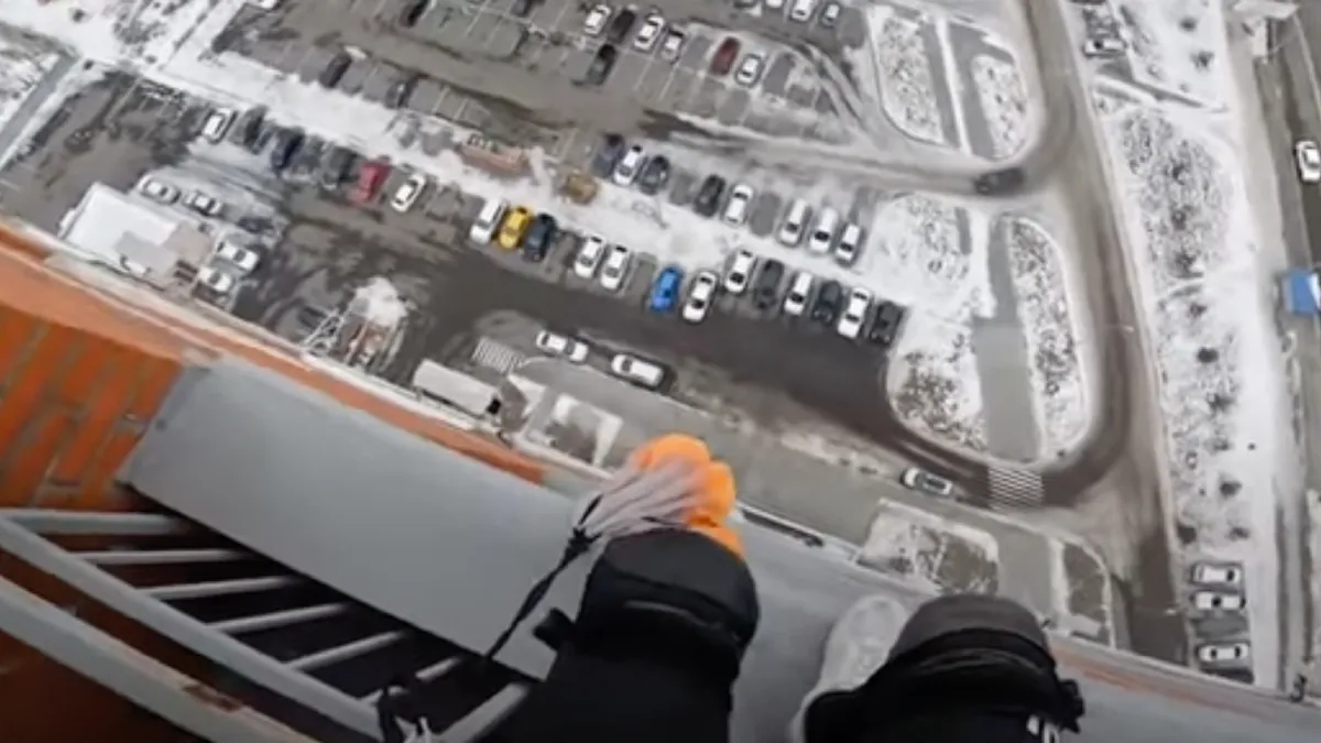 Russische basejumper sprong van 25-ste verdieping van een flat