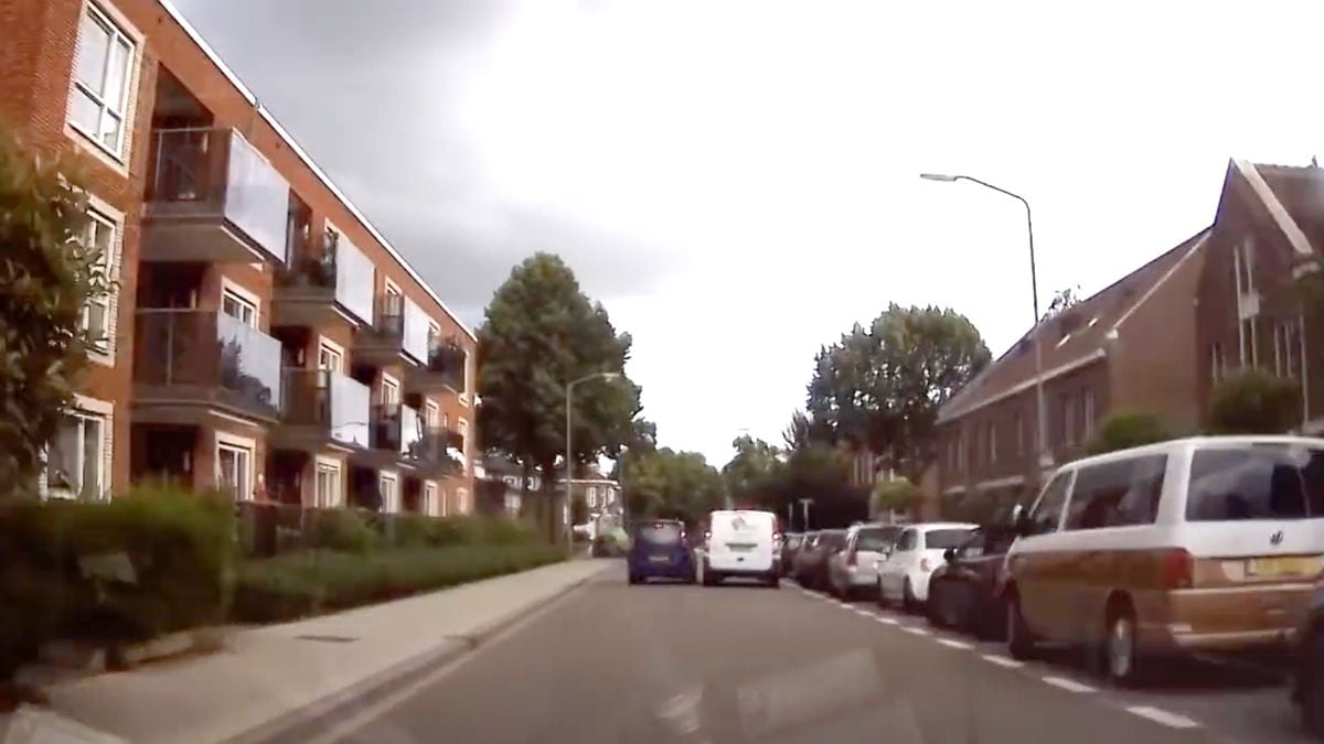 Achtervolging van een gestolen auto in Dordrecht door Politie Dienst Infrastructuur