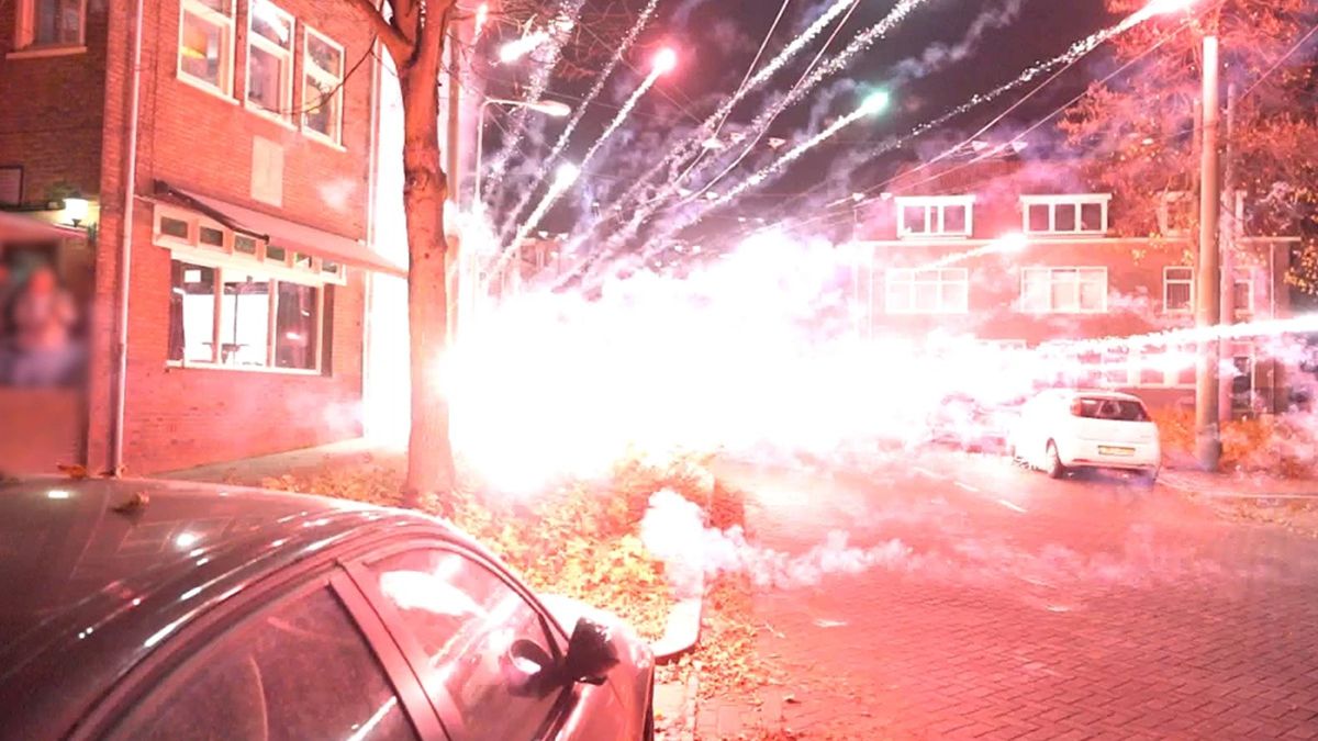 Door mogelijk vuurwerkverbod steken jongeren zwaar vuurwerk af in Arnhemse wijk Geitenkamp