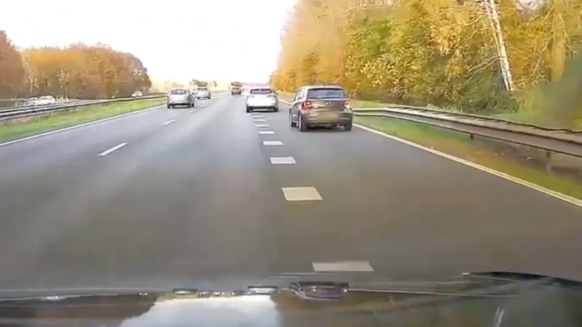 Held voorkomt erger door op de A28 een slingerende vrouw te rammen die haar bewustzijn was verloren