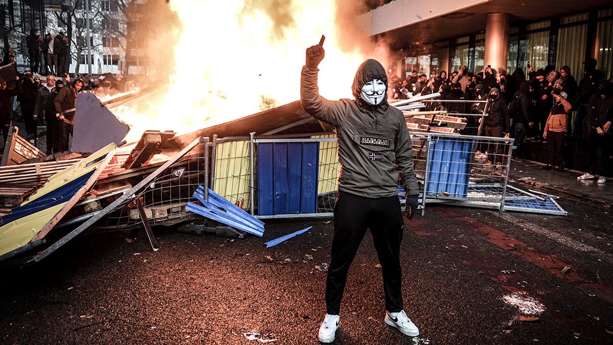 Het coronaprotest in het Belgische Brussel is ook gigantisch uit de hand gelopen