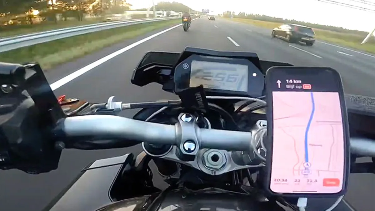 Justitie vindt dat motorrijders die Breda - Rotterdam in 11 minuten deden de cel in moeten