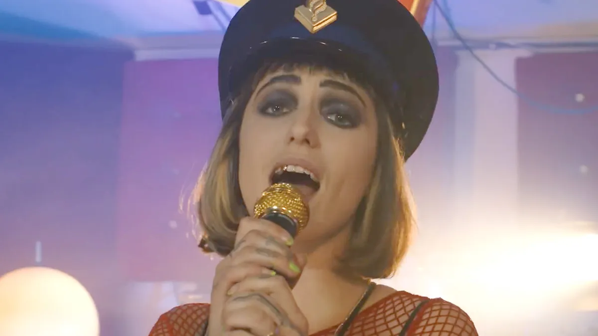 Ondertussen in 2021: Sophie Straat - Wat is het k*t om agent te zijn