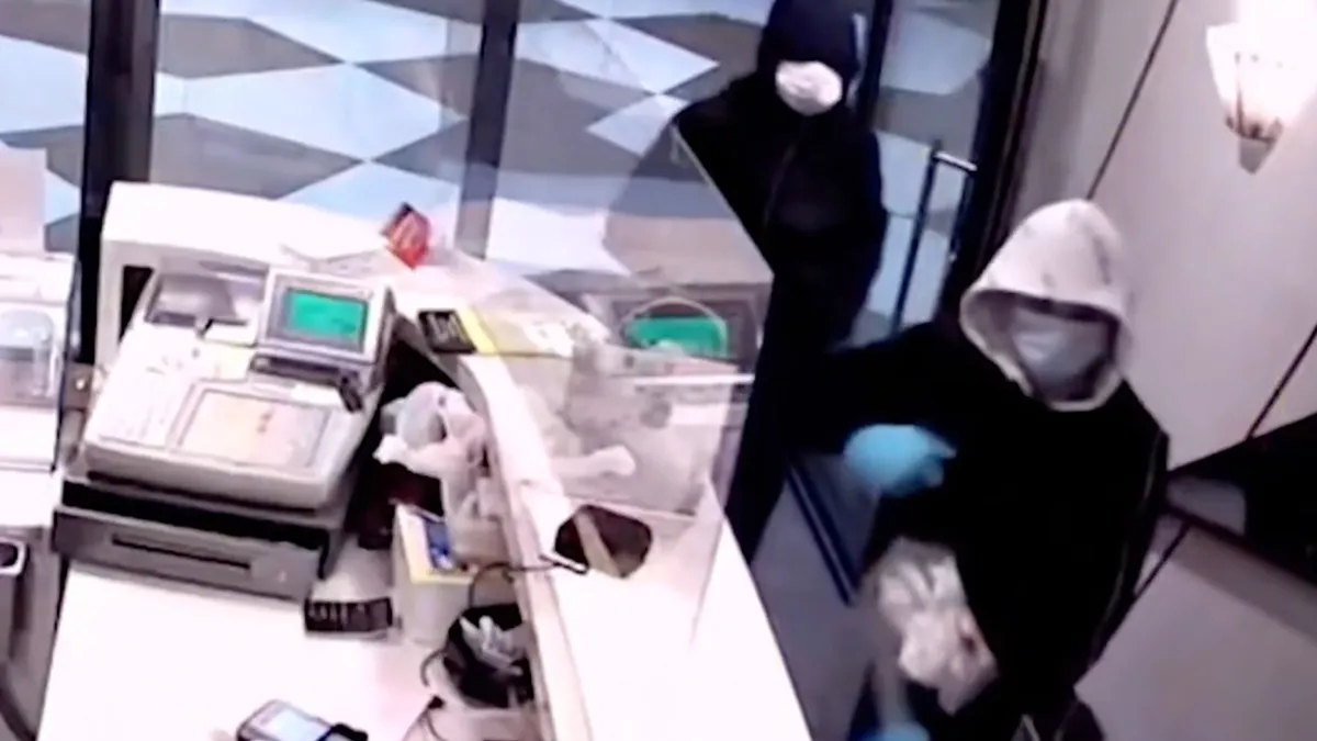 Ondertussen in Opsporing verzocht: Jonge overvallers uit cafetaria gejaagd in Utrecht