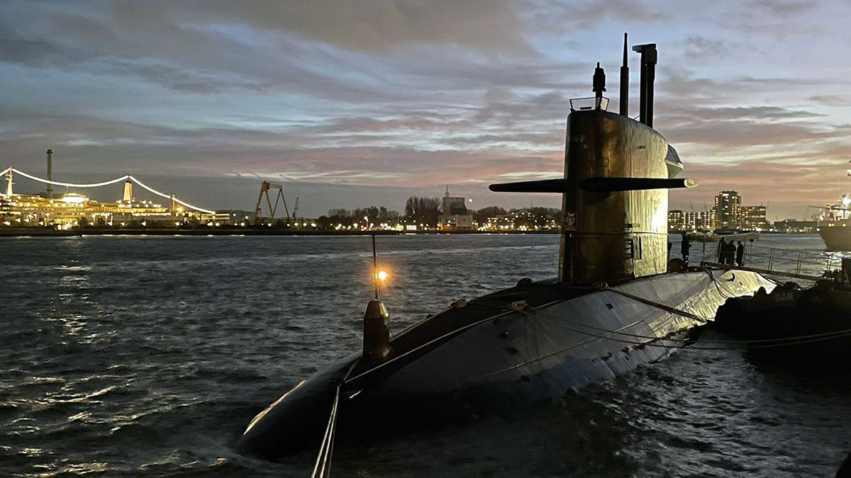 Onderzeeboot van Koninklijke Marine is toch een vreemde eend in haven van Rotterdam