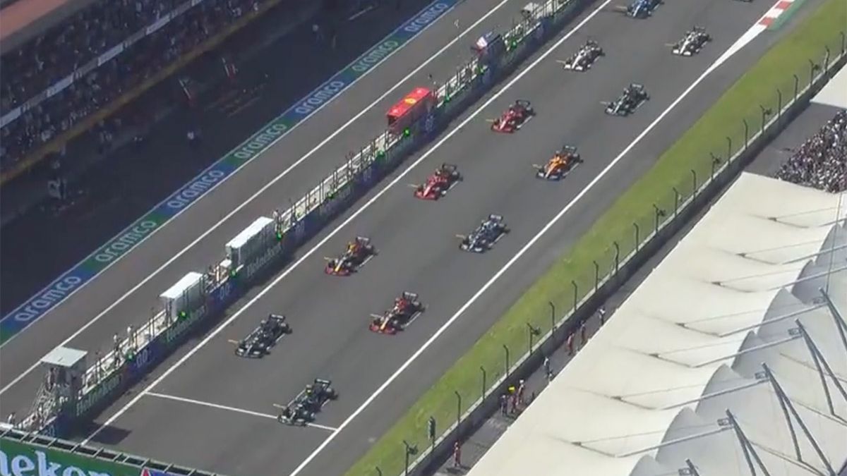 Verstappen pakt Hamilton en Bottas bij de start en wint GP van Mexico