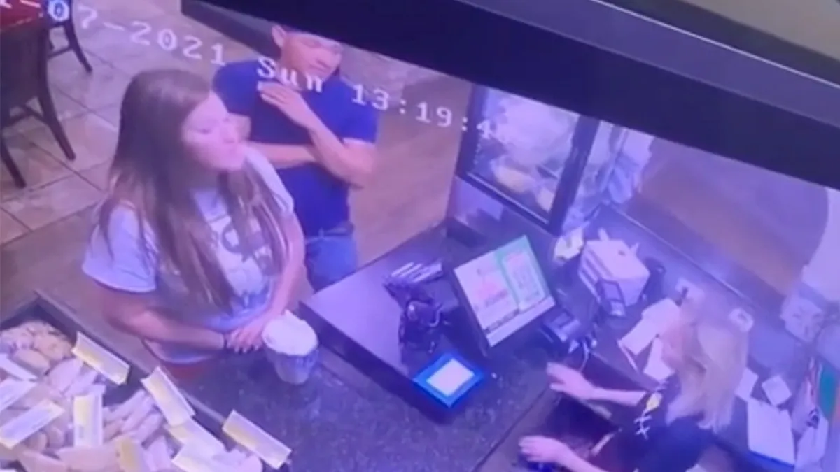 Vrouw in Texas gooit soep naar medewerker restaurant