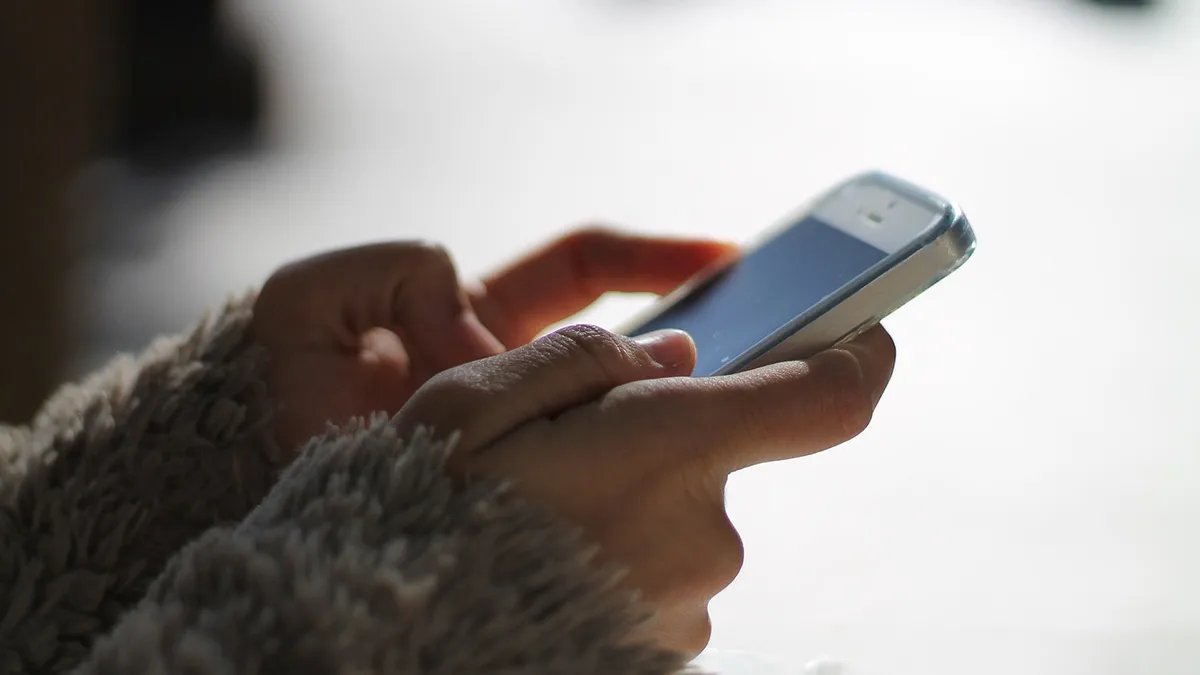 WhatsApp oplichter ruikt meer geld, maar tuint er vol in