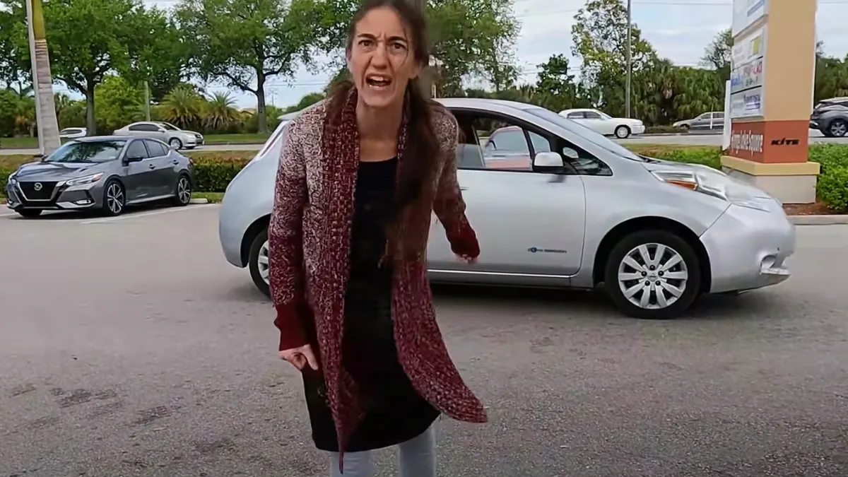 Cart Narc heeft beet bij aso dame die haar karretje niet terug wilde brengen