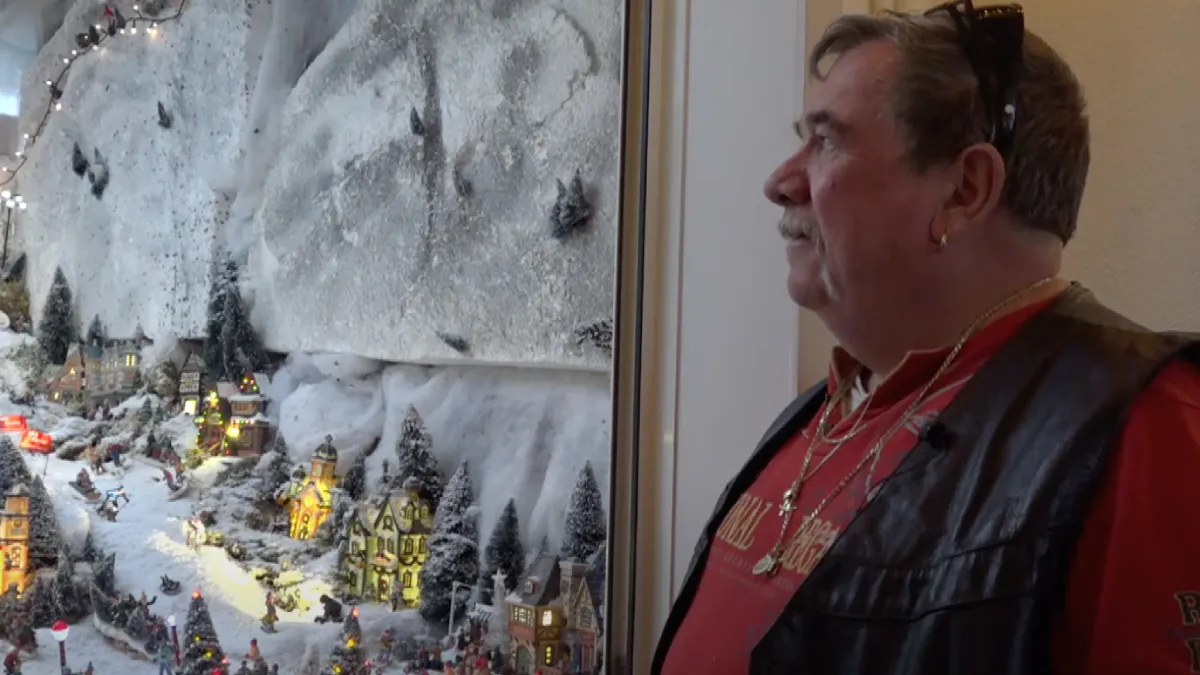 Het kerstdorp van de Volendammers Robbie en Cees