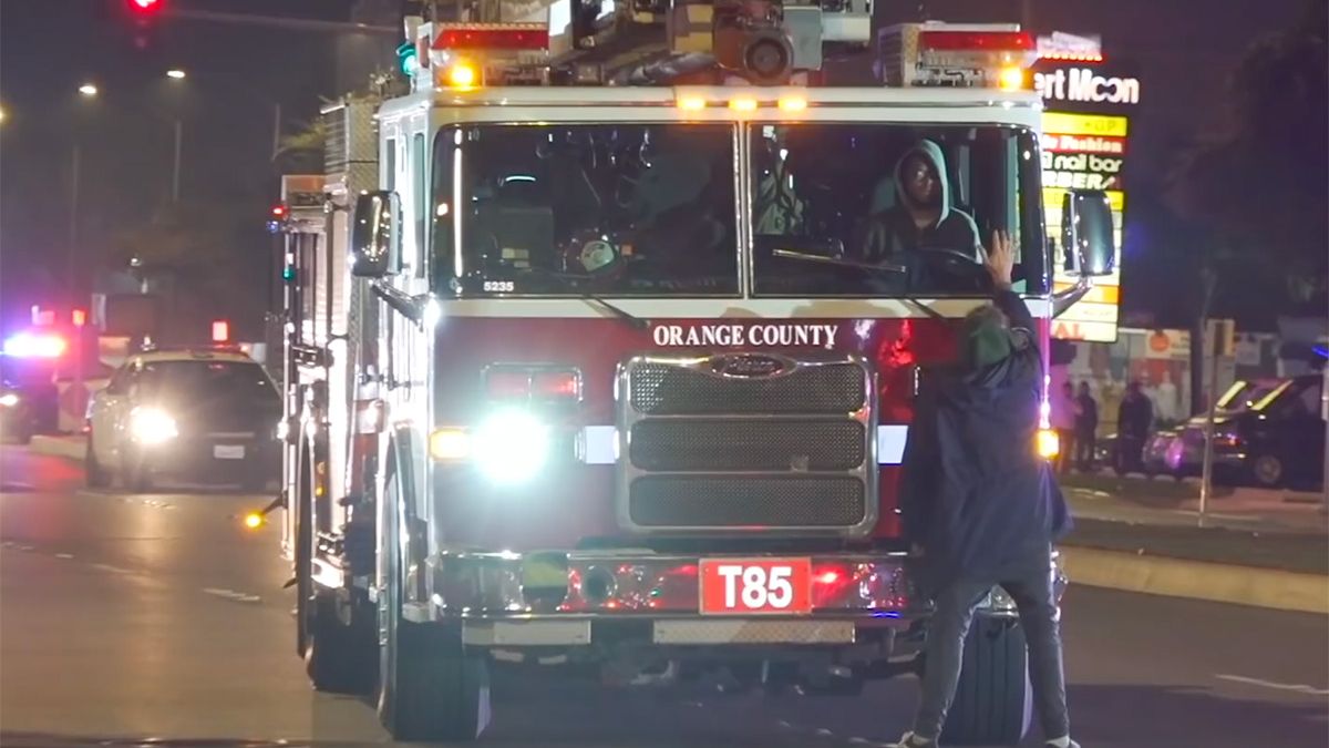Man steelt brandweerwagen bij een ziekenhuis in Californië