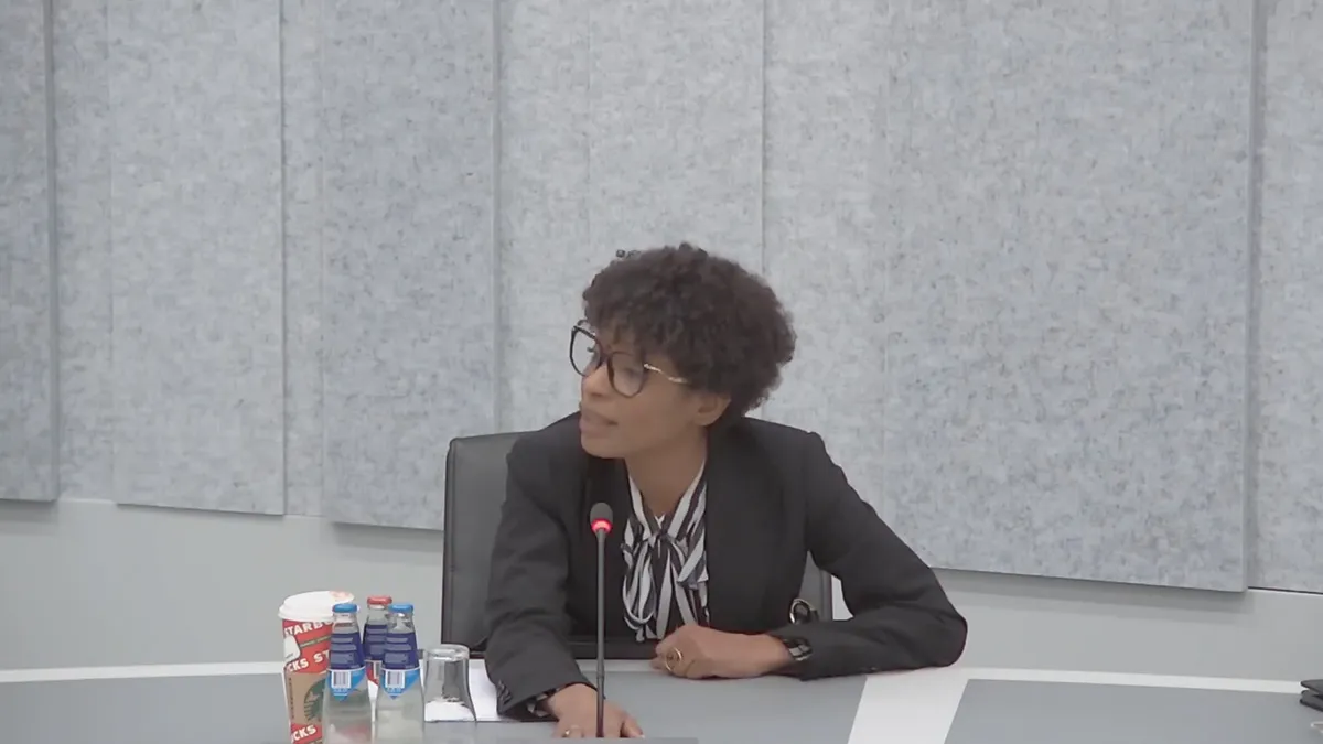 Sylvana Simons dient klacht in tegen voorzitter Tellegen wegens 'onbeschaafd voorzitterschap'