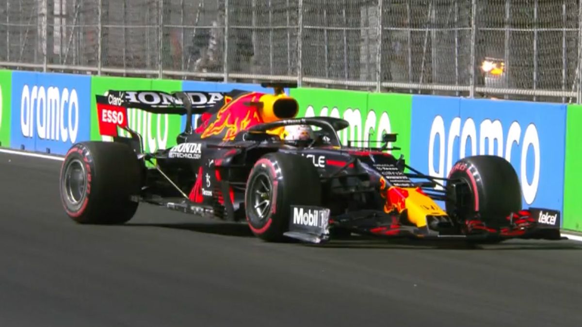 Verstappen was onderweg naar Pole GP Saoedi-Arabië, maar raakt de muur