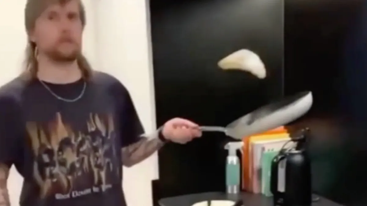 Pannenkoek flipt pannenkoek