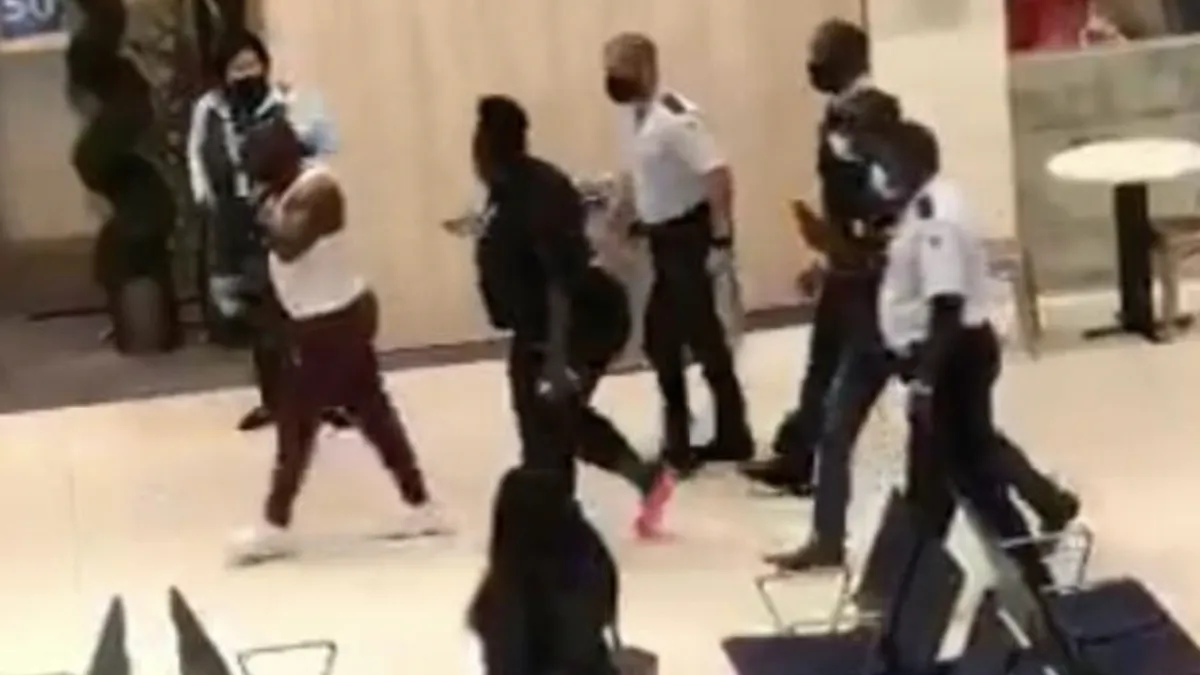 Bolletjesslikker in paniek op luchthaven Curaçao wegens lekken van cocaïne