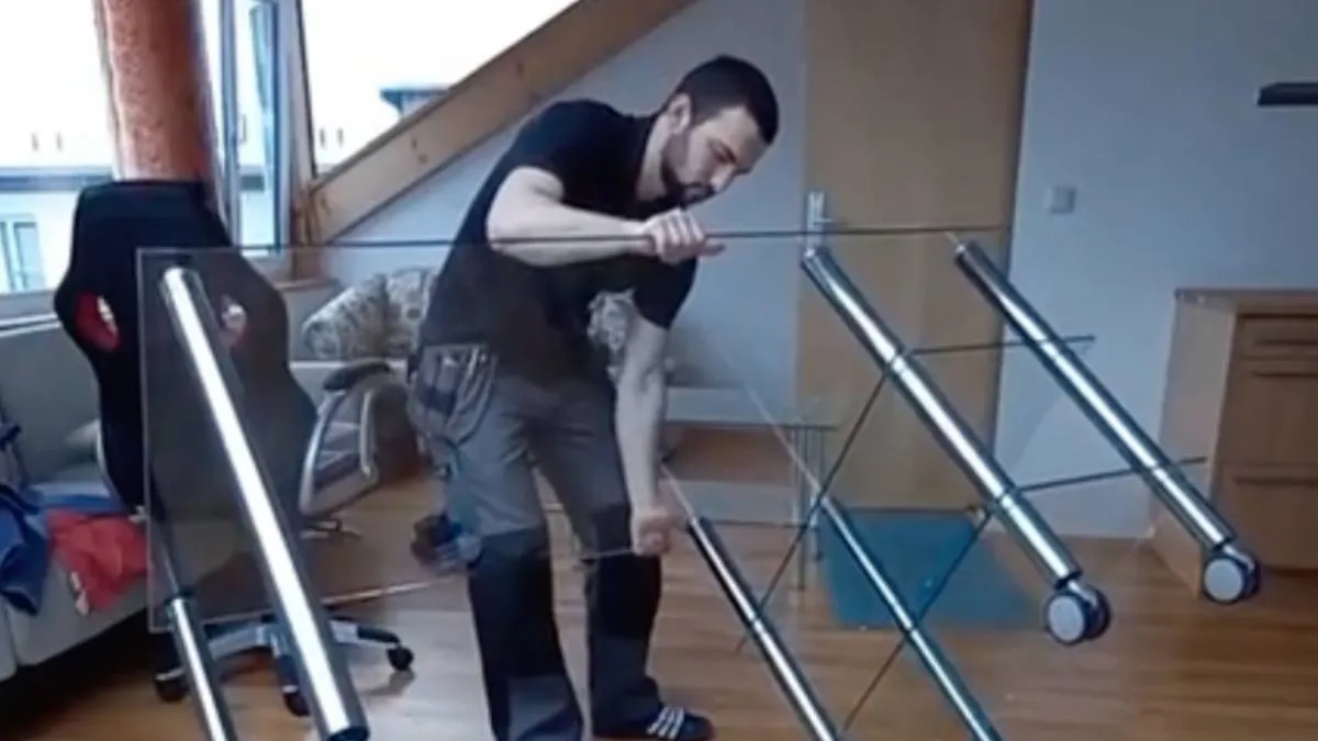 Leedvermaak: bureau van glas niet altijd je van het