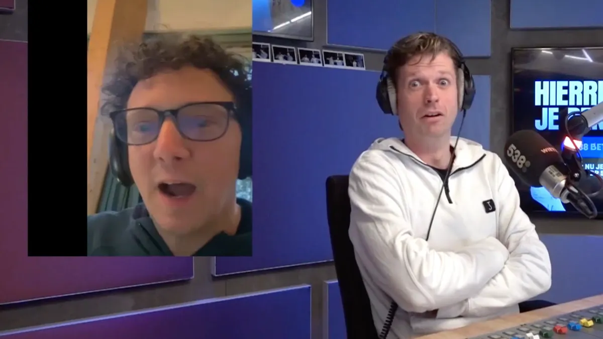 Jochem Myjer leest hilarisch verhaaltje voor bij De 538 Ochtendshow