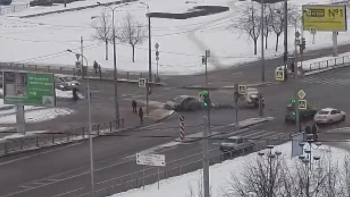 Meisje overleefd deze crash in St Petersburg en dat mag een wonder heten