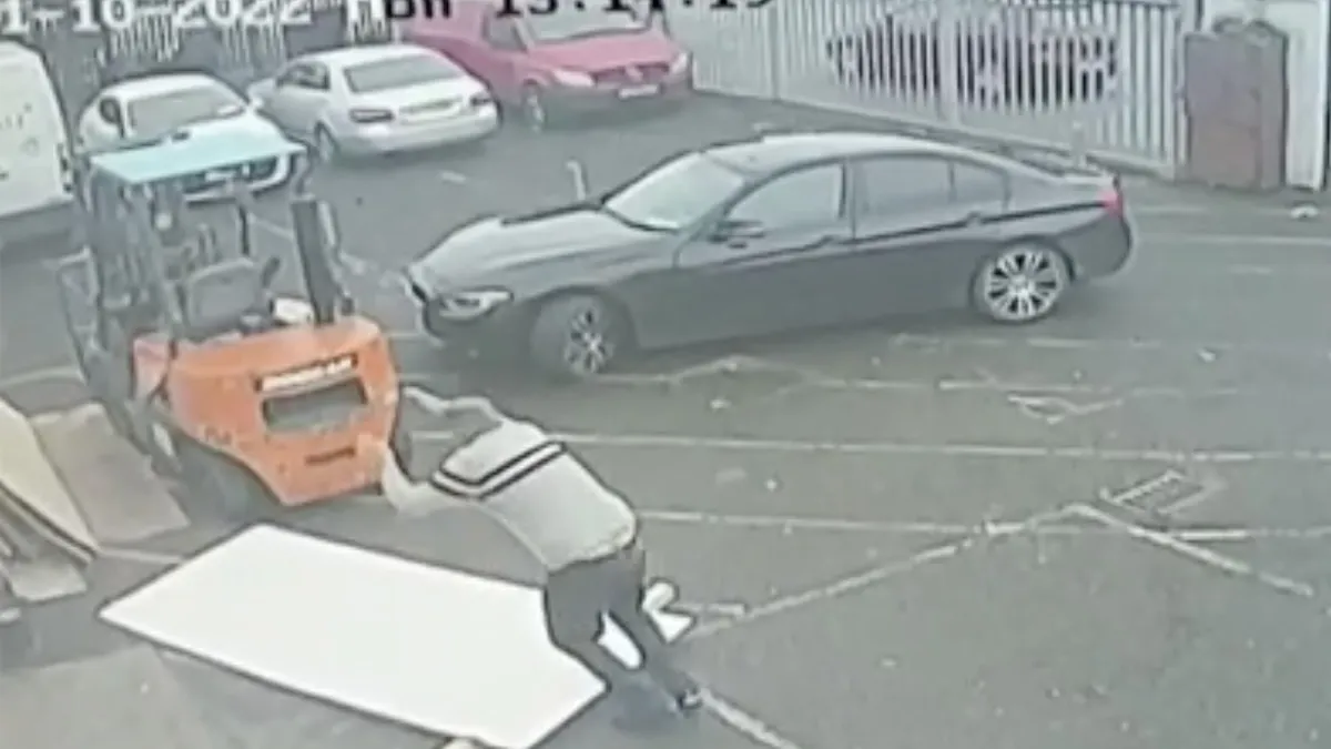 De bedoeling was een plank breken, maar het werd een mooie faal