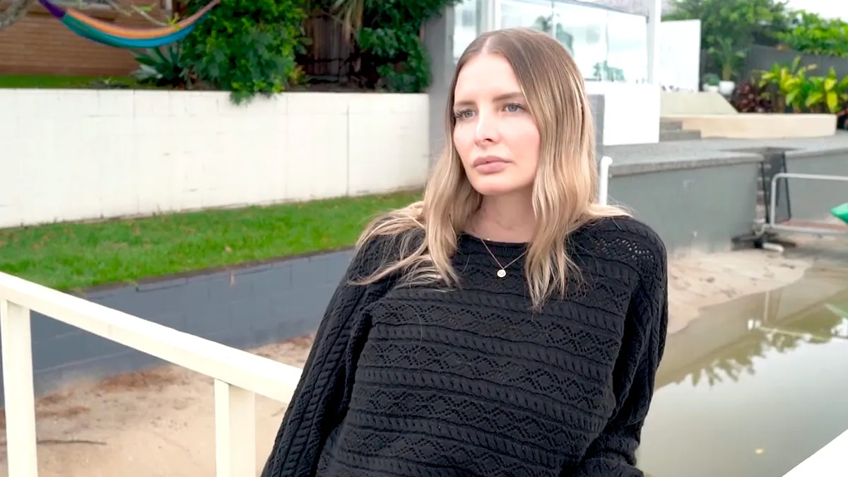 Evelyn Miller heeft twee vagina's en gebruikt een pruim voor prive en haar andere voor werk