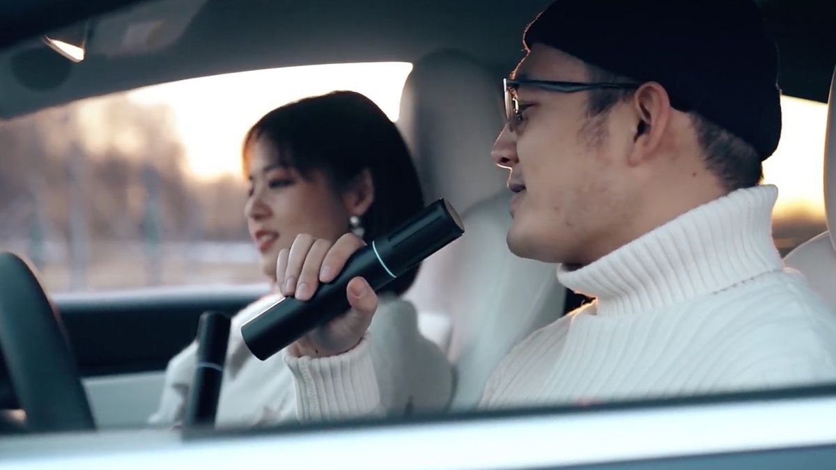 TeslaMic: Samen zingen in de auto met karaoke-microfoon van Tesla