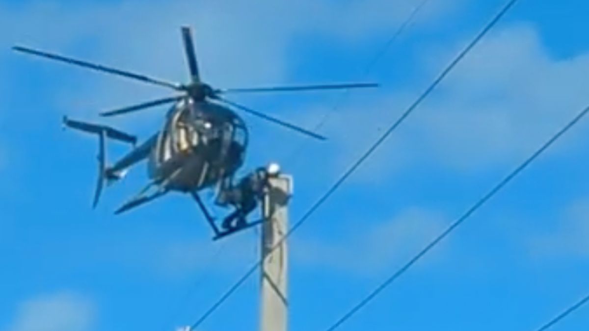 Helikopter voor elektromonteur bij Seven Mile Bridge