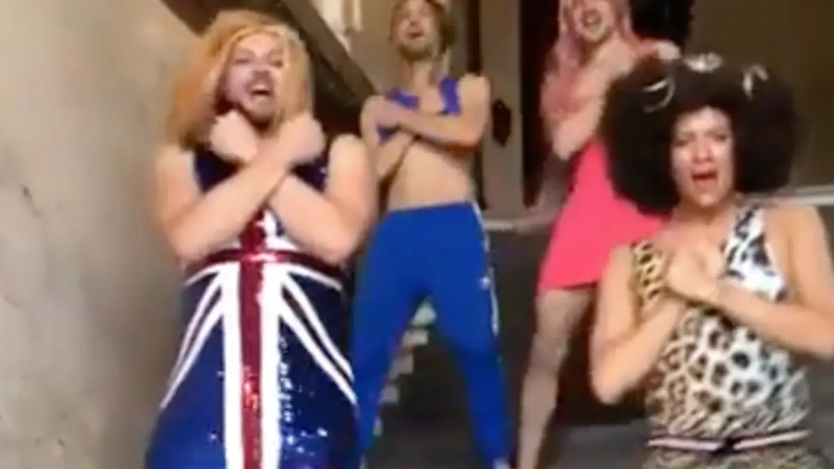 En hoe gaan we deze Spice Girls tribute groep noemen dan?