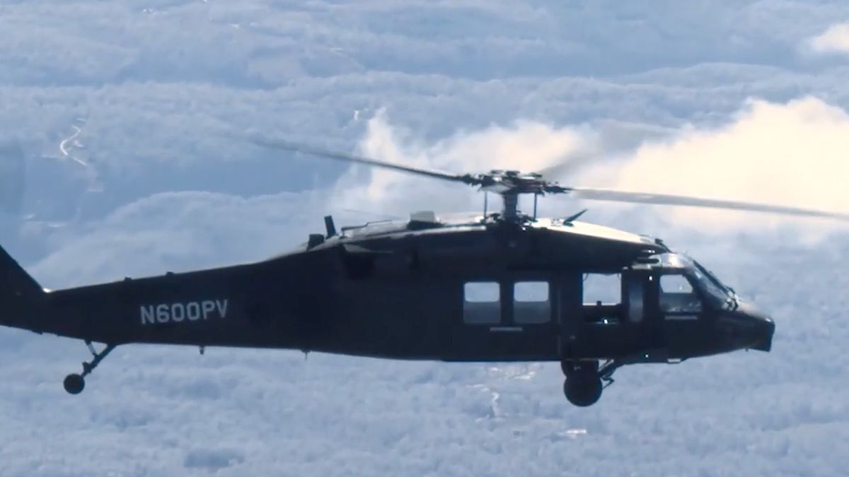 Eerste vlucht van Black Hawk helikopter zonder piloot